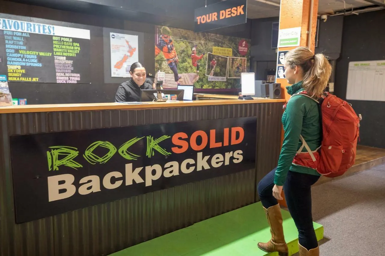 Hostel Rock Solid Backpackers Rotorua New Zealand